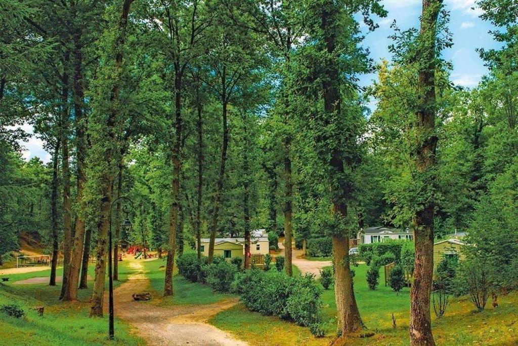 Saint-Chéron Mobil-Home Au Parc Des Roches מראה חיצוני תמונה